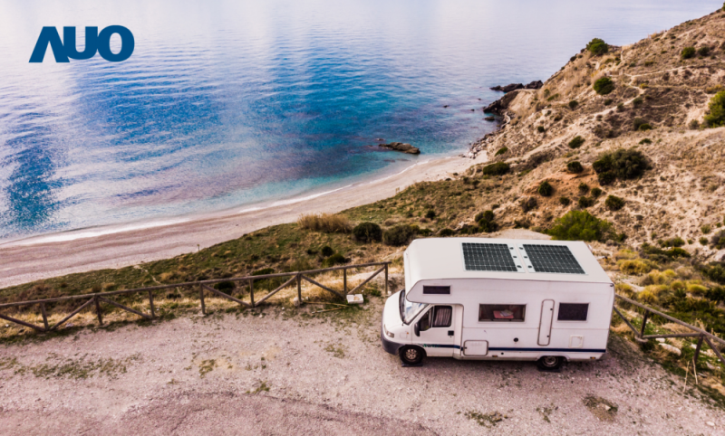 「可撓輕量化太陽光電板SunCurva」使用輕量特殊耐候型複合板取代傳統太陽能板的玻璃前板，不僅降低70%重量，每米平方僅3Kg；具有抗衝擊性能及通過電磁相容性測試，可應用於交通運輸工具，如露營車、遊艇等